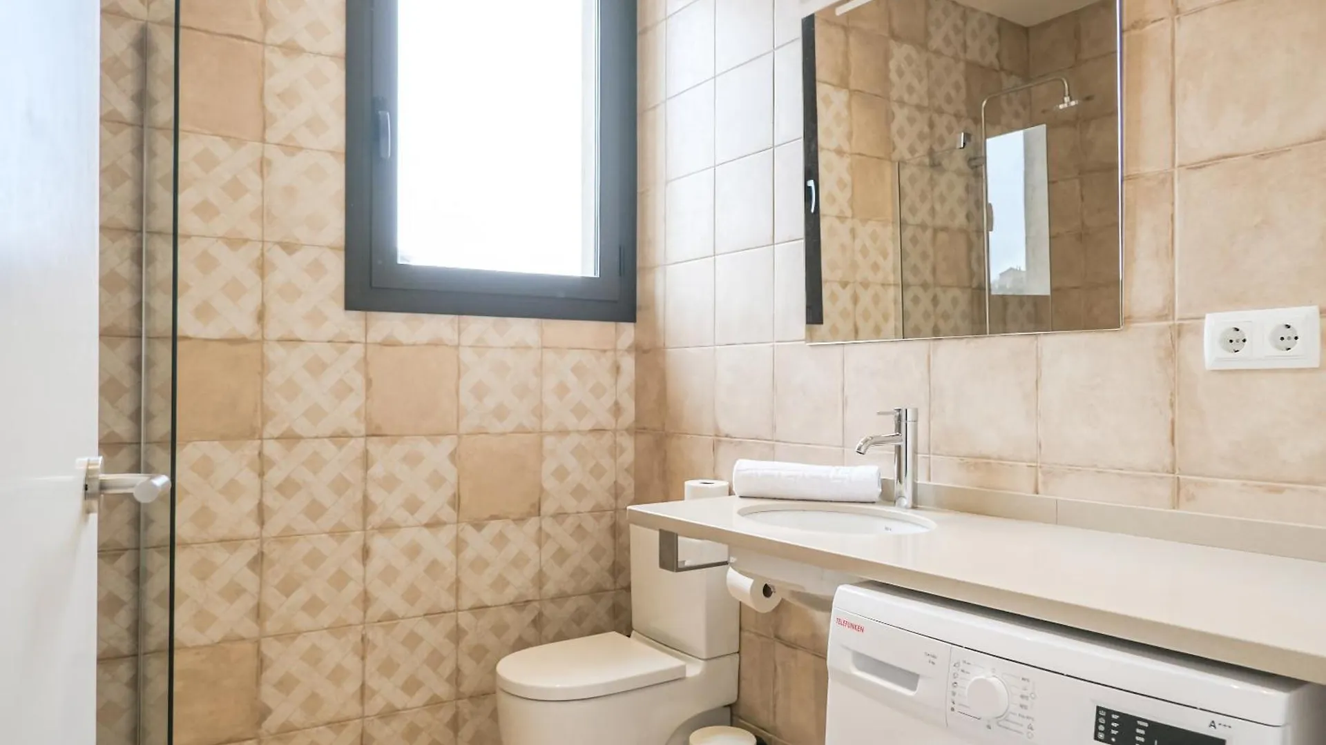 Besalú 22 Apartamento nuevamente renovado con AC España