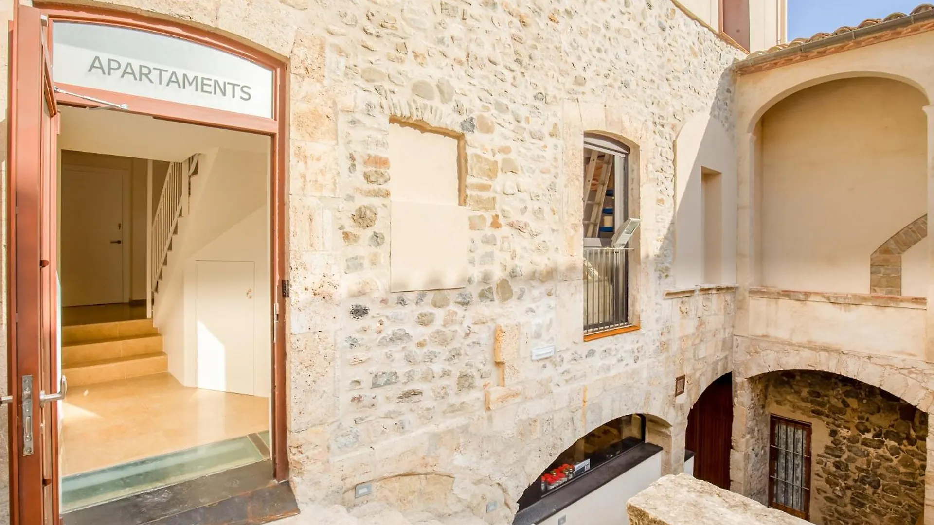 Can Cintet 22 Vive En El Casco Antiguo De Besalu
